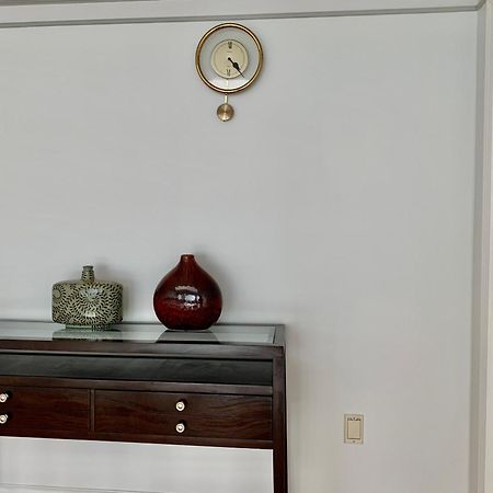 One Bedroom Queen Bed Sharing Washroom In Tiger Sweet House License## Richmond Extérieur photo