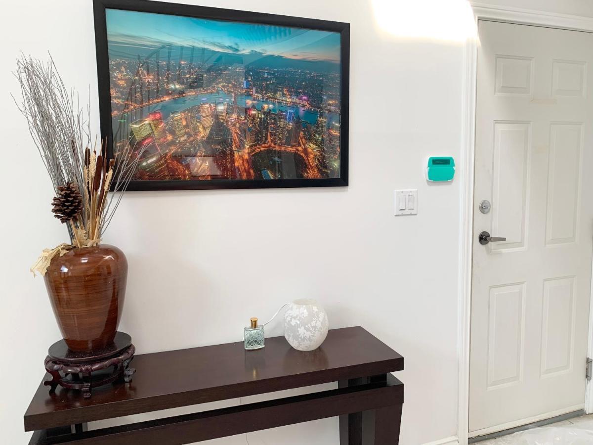 One Bedroom Queen Bed Sharing Washroom In Tiger Sweet House License## Richmond Extérieur photo