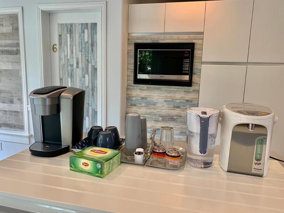 One Bedroom Queen Bed Sharing Washroom In Tiger Sweet House License## Richmond Extérieur photo